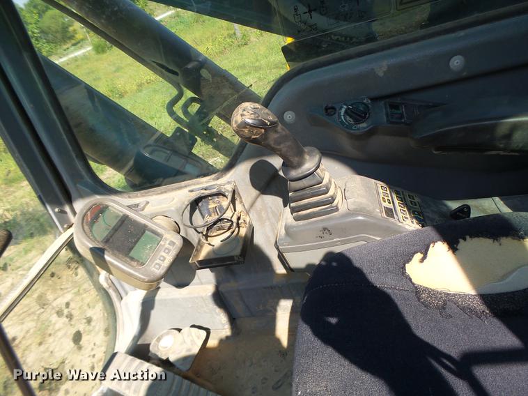 image for item DB1438 2005 Volvo EC240BLC excavator