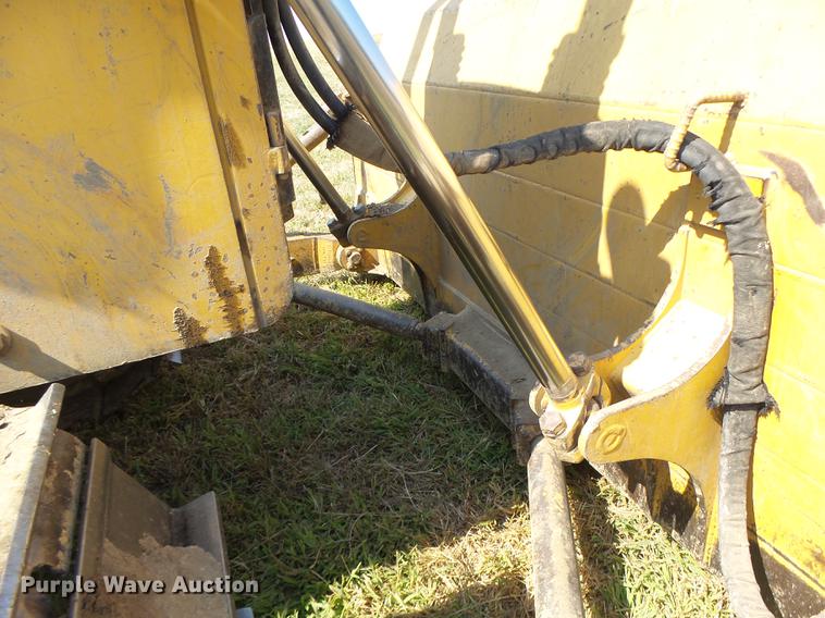 image for item DB1439 1997 John Deere 850C dozer