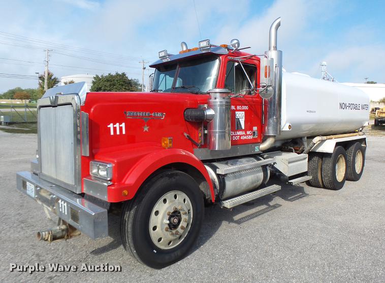 image for item DB1443 2000 Western Star 4964F tank truck