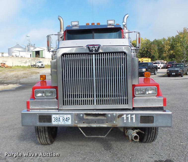 image for item DB1443 2000 Western Star 4964F tank truck