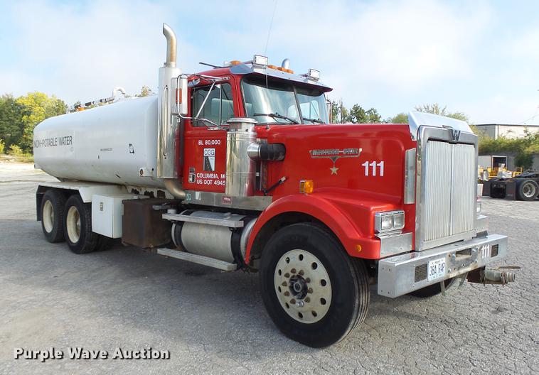 image for item DB1443 2000 Western Star 4964F tank truck