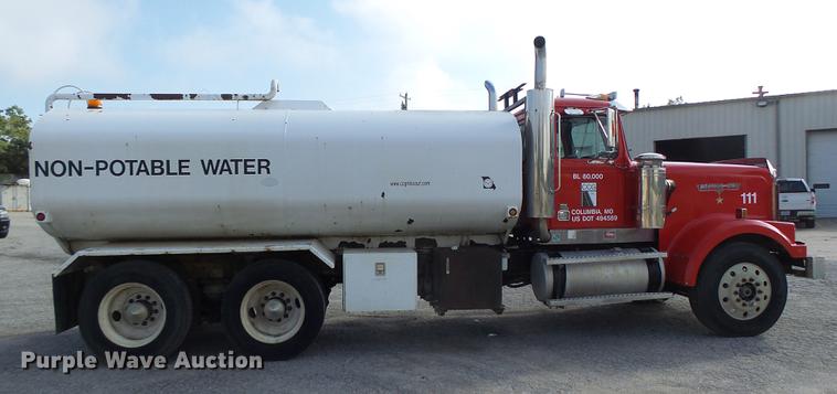 image for item DB1443 2000 Western Star 4964F tank truck