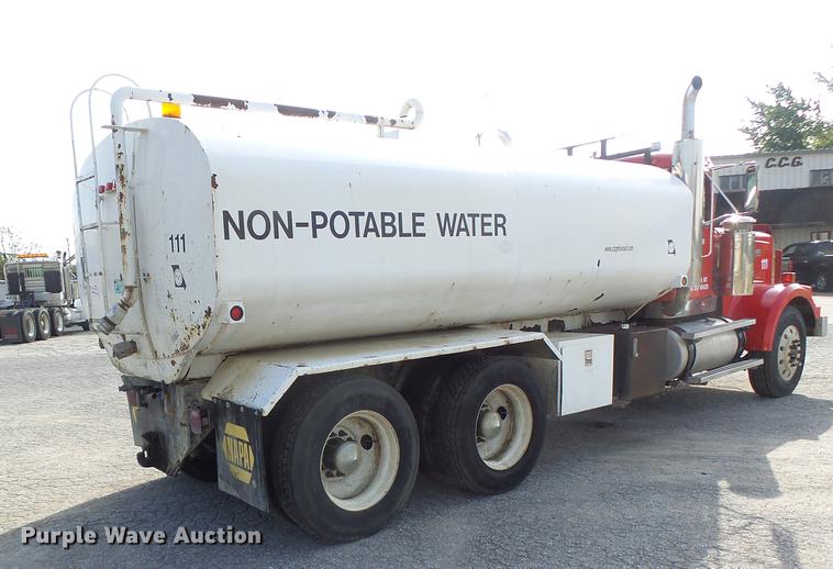 image for item DB1443 2000 Western Star 4964F tank truck