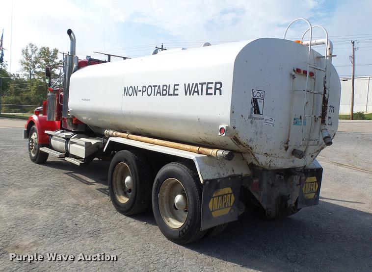 image for item DB1443 2000 Western Star 4964F tank truck