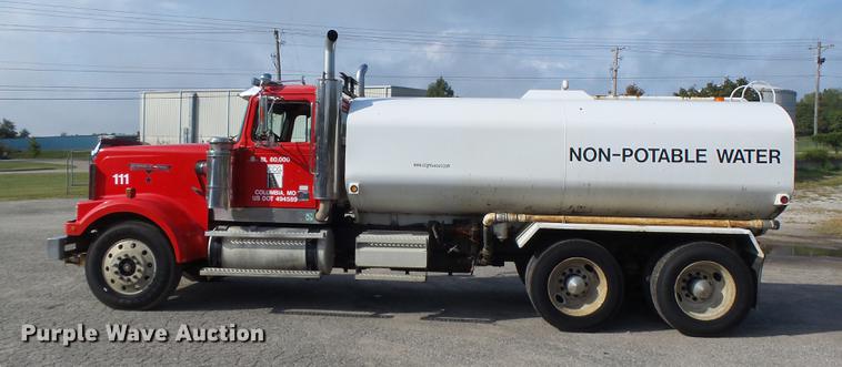 image for item DB1443 2000 Western Star 4964F tank truck