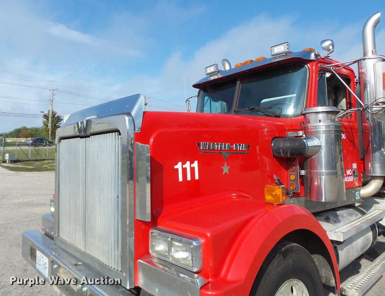 image for item DB1443 2000 Western Star 4964F tank truck