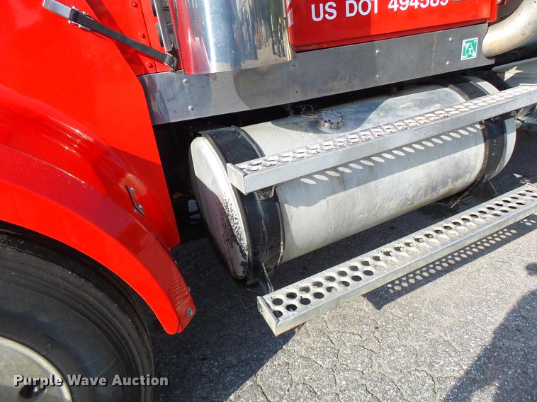image for item DB1443 2000 Western Star 4964F tank truck