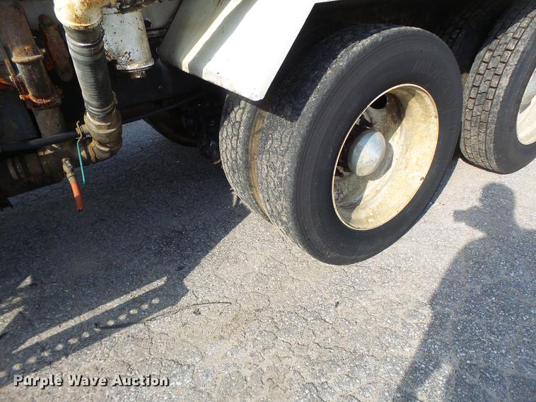 image for item DB1443 2000 Western Star 4964F tank truck