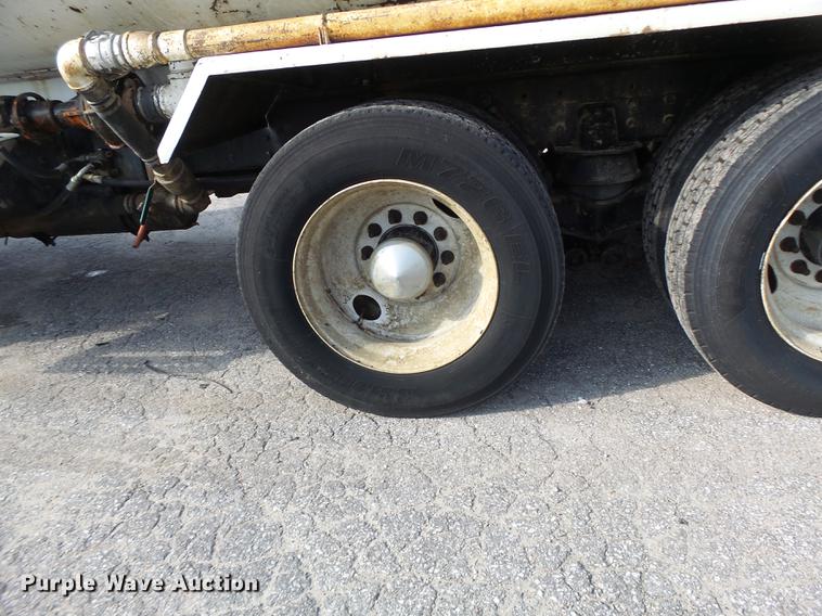 image for item DB1443 2000 Western Star 4964F tank truck