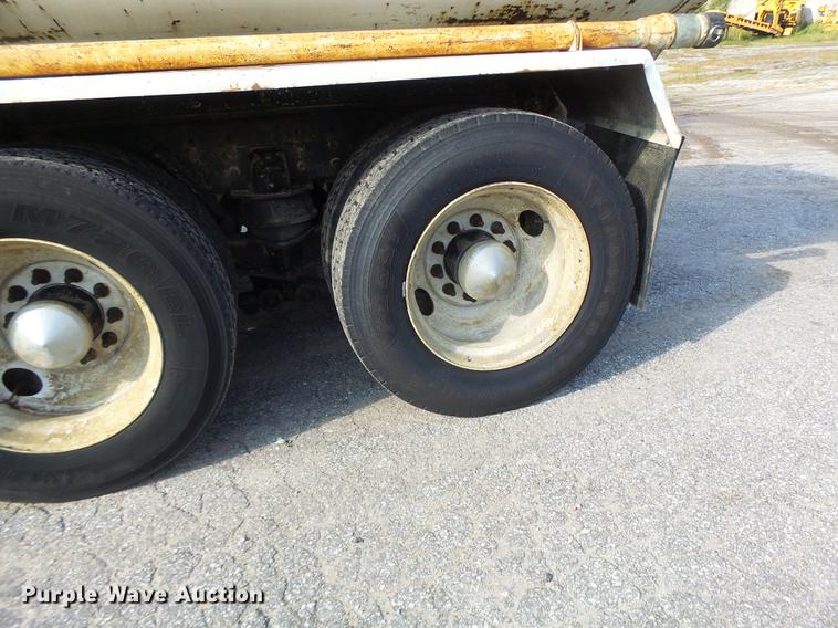 image for item DB1443 2000 Western Star 4964F tank truck