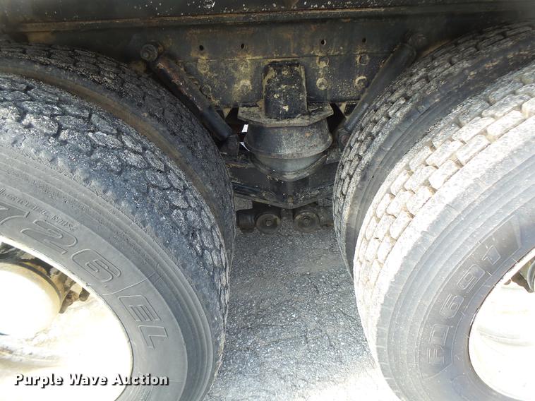 image for item DB1443 2000 Western Star 4964F tank truck