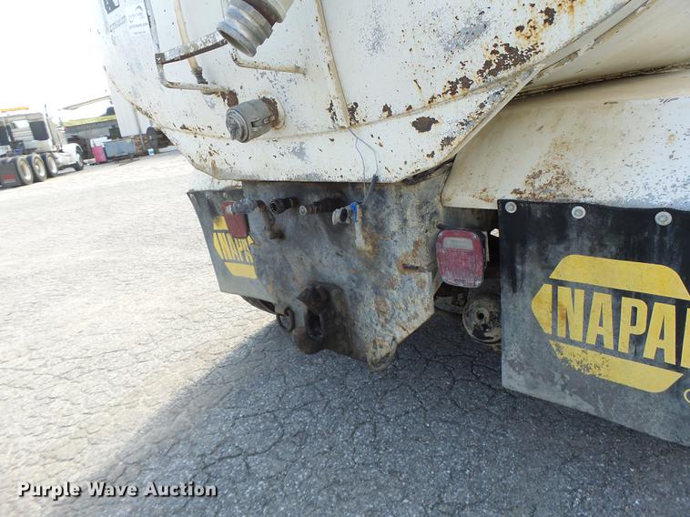 image for item DB1443 2000 Western Star 4964F tank truck