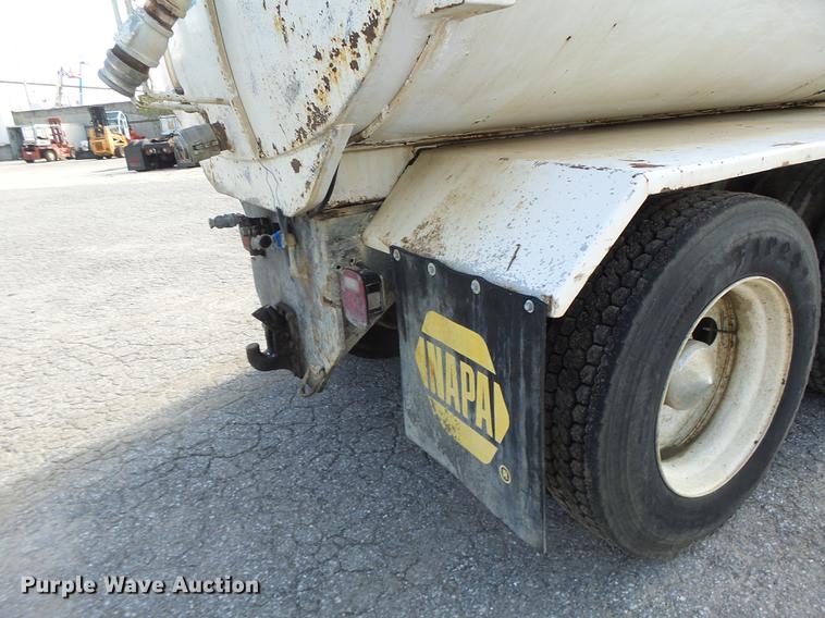 image for item DB1443 2000 Western Star 4964F tank truck