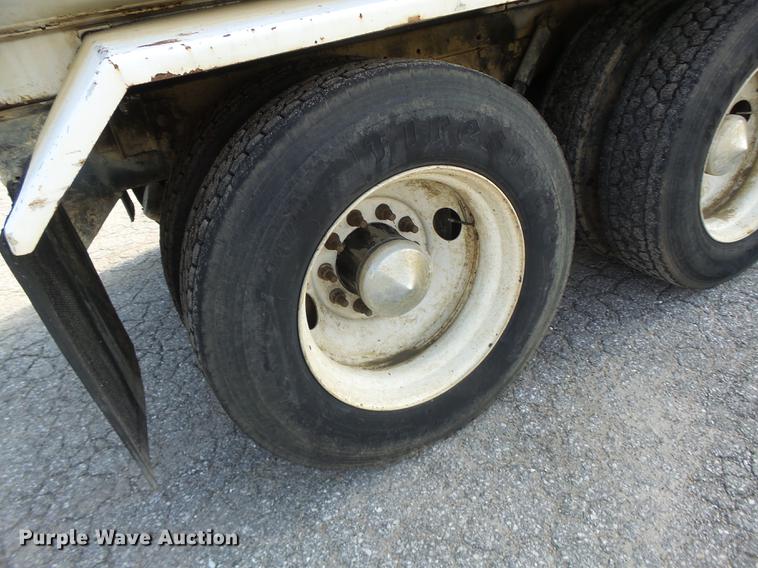 image for item DB1443 2000 Western Star 4964F tank truck