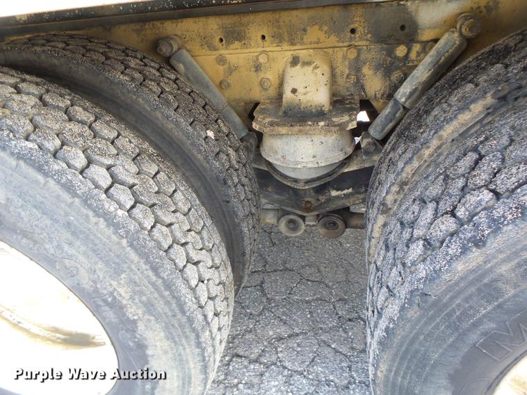 image for item DB1443 2000 Western Star 4964F tank truck