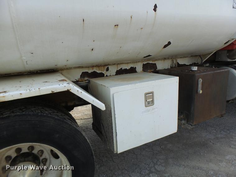 image for item DB1443 2000 Western Star 4964F tank truck
