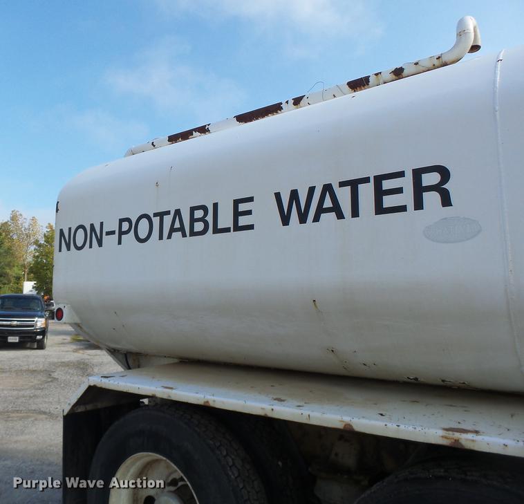 image for item DB1443 2000 Western Star 4964F tank truck