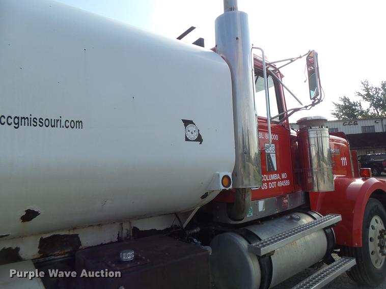 image for item DB1443 2000 Western Star 4964F tank truck
