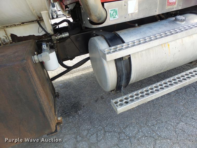 image for item DB1443 2000 Western Star 4964F tank truck