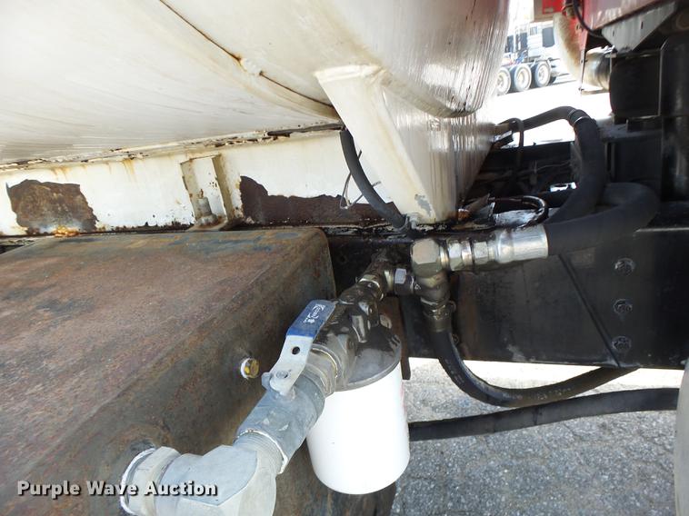 image for item DB1443 2000 Western Star 4964F tank truck