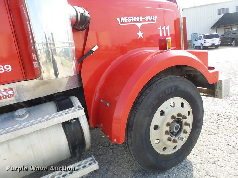 image for item DB1443 2000 Western Star 4964F tank truck