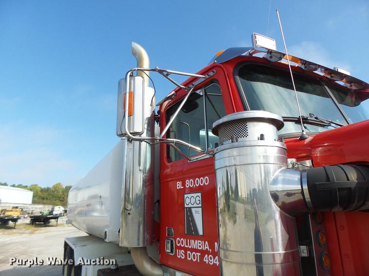 image for item DB1443 2000 Western Star 4964F tank truck