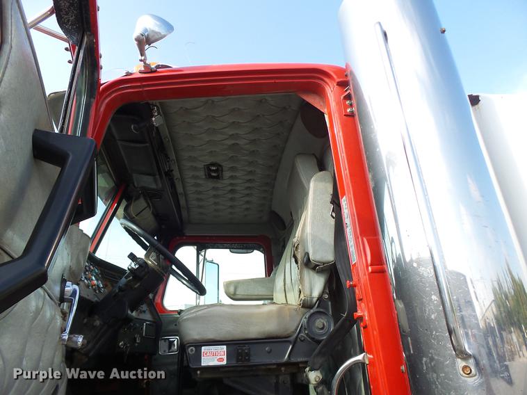 image for item DB1443 2000 Western Star 4964F tank truck