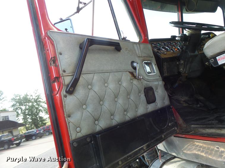 image for item DB1443 2000 Western Star 4964F tank truck