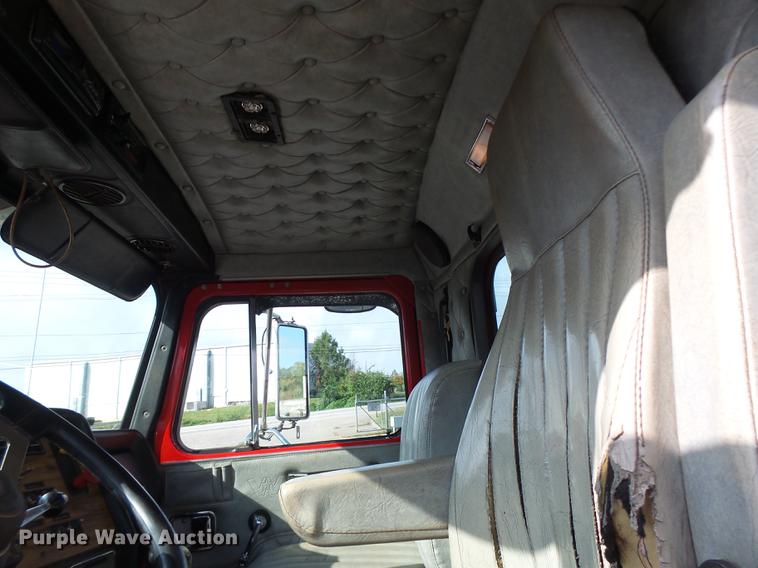 image for item DB1443 2000 Western Star 4964F tank truck