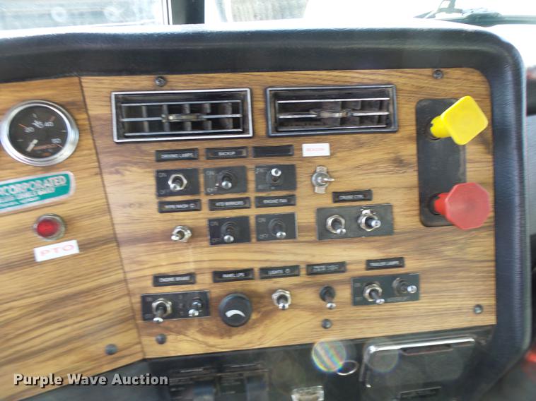 image for item DB1443 2000 Western Star 4964F tank truck