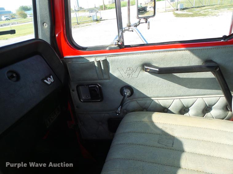 image for item DB1443 2000 Western Star 4964F tank truck