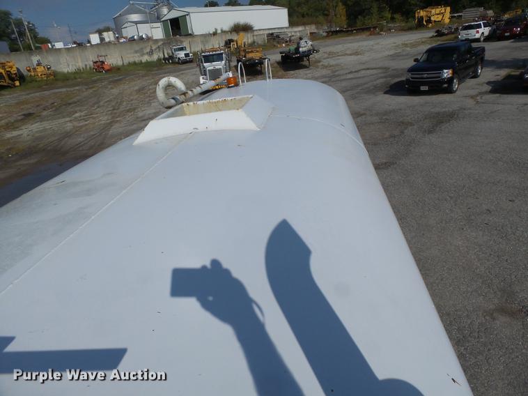 image for item DB1443 2000 Western Star 4964F tank truck