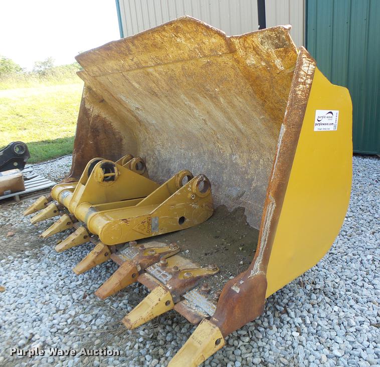 image for item DB1455 Caterpillar 963 loader bucket