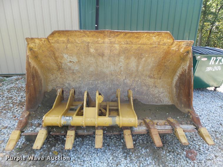 image for item DB1455 Caterpillar 963 loader bucket