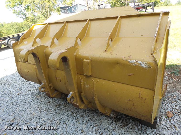 image for item DB1455 Caterpillar 963 loader bucket