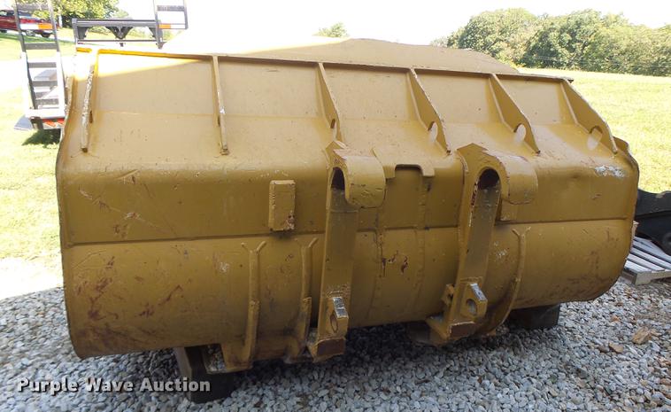 image for item DB1455 Caterpillar 963 loader bucket