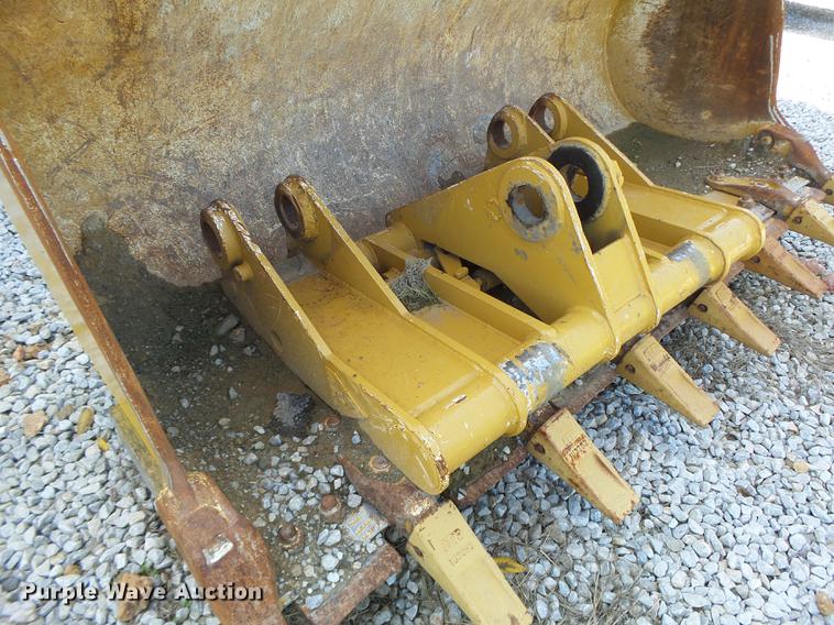 image for item DB1455 Caterpillar 963 loader bucket