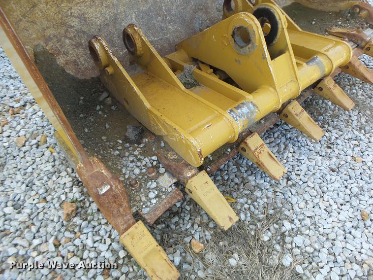 image for item DB1455 Caterpillar 963 loader bucket