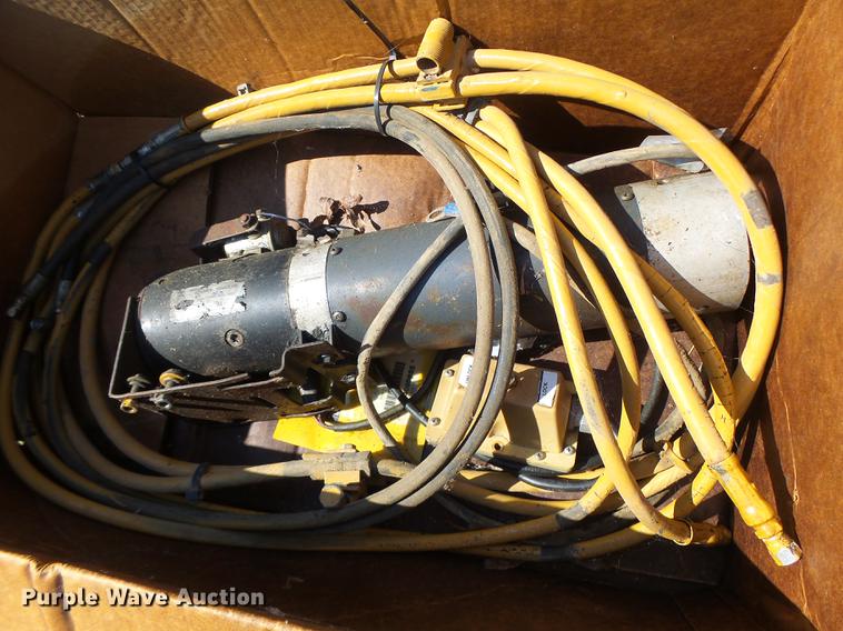 image for item DB1455 Caterpillar 963 loader bucket