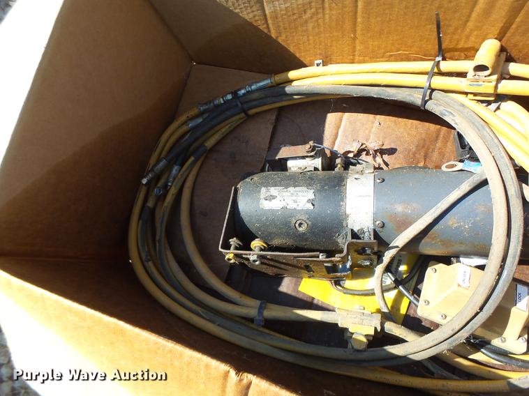 image for item DB1455 Caterpillar 963 loader bucket