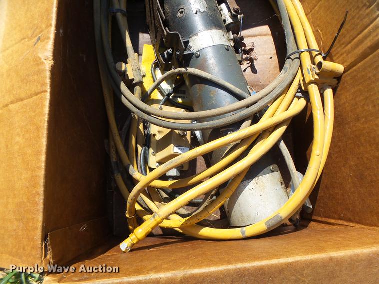 image for item DB1455 Caterpillar 963 loader bucket