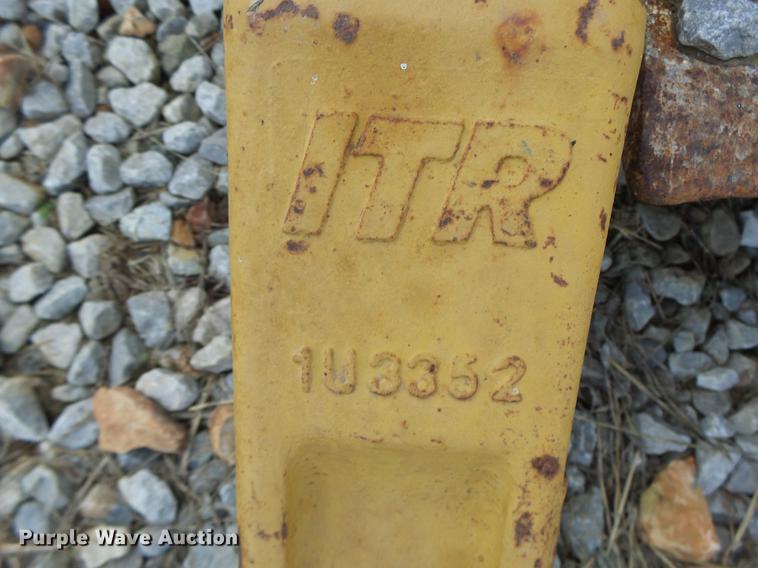 image for item DB1455 Caterpillar 963 loader bucket