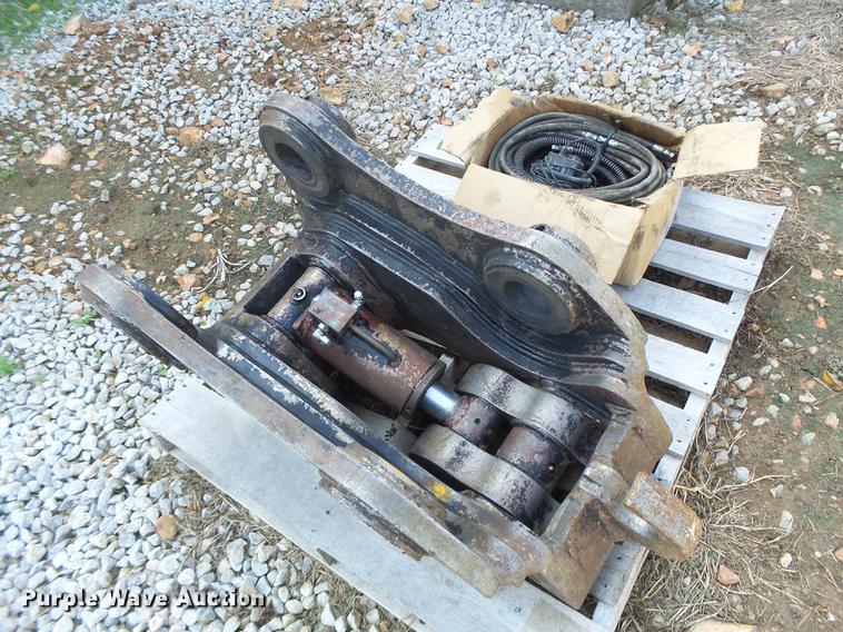 image for item DB1456 Excavator quick coupler bracket
