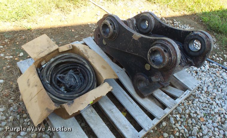 image for item DB1456 Excavator quick coupler bracket