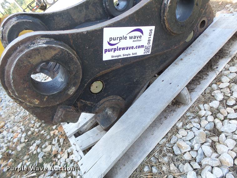 image for item DB1456 Excavator quick coupler bracket