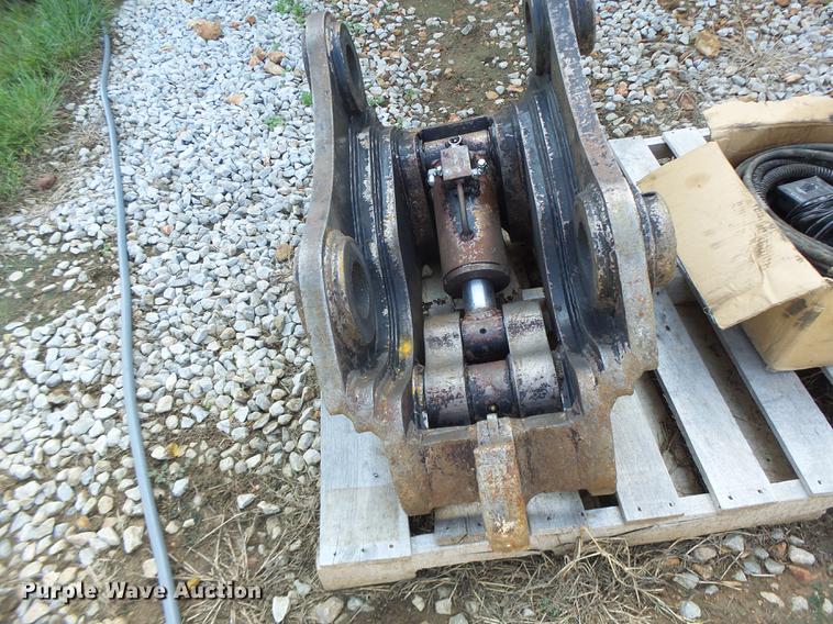 image for item DB1456 Excavator quick coupler bracket