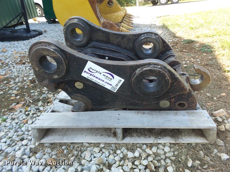 image for item DB1456 Excavator quick coupler bracket