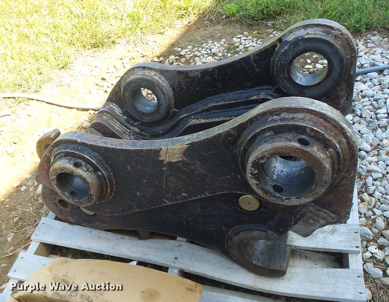 image for item DB1456 Excavator quick coupler bracket