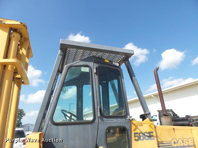 image for item DB1469 1998 Case 586E forklift