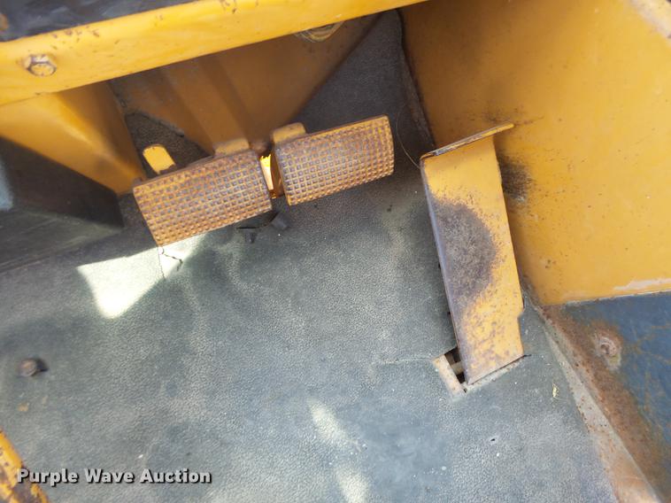 image for item DB1469 1998 Case 586E forklift